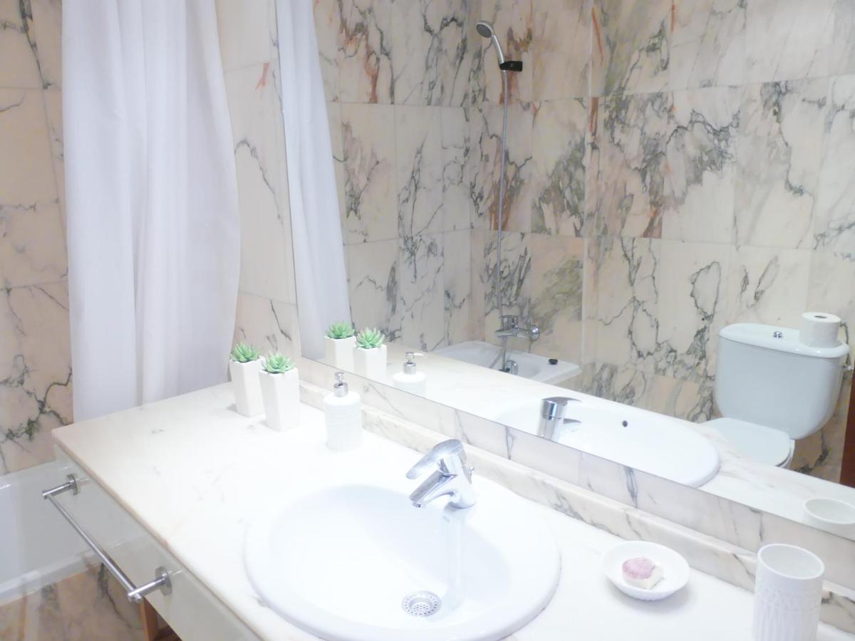 Apartamento Luminoso, Funcional Y Amplio En Zona Hospitalaria Pamplona Bagian luar foto